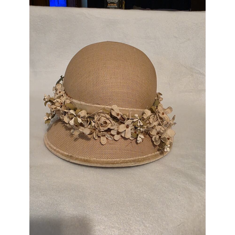 Women's Vintage Straw Cloche Hat with Floral Trim - Beige - Picture 2 of 6